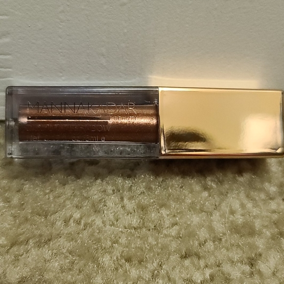 Manna Kadar Beauty Liquid Eyeshadow in Cosmic - Picture 2 of 4